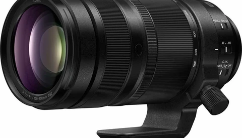 Panasonic Lumix S Pro 70-200mm f/2.8 telephoto zoom lens with optical viewfinder