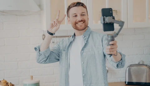 The Psychology of Hating Photos of Yourself, Explained by the Mirror Problem
