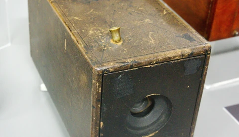 When Photography Was Illegal: A History of Camera Bans, From Trains to Courtrooms