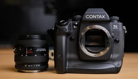 The First Full Frame DSLR Was a $7,000 Flop Almost Nobody Owns