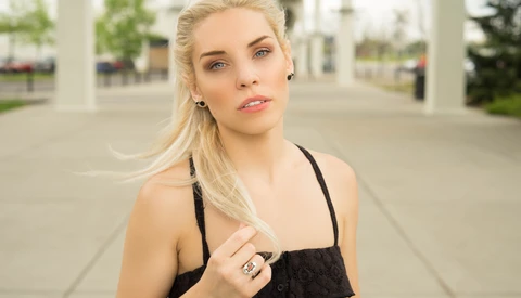 Flash Photography for Beginners: How to Take Amazing Portraits With On-Camera Flash