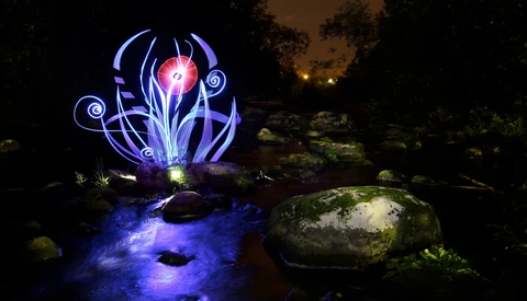 [Video] : Lightpainted Reality: A Free Light Painting Documentary