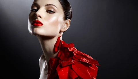 [BTS Video] Kevin Kozicki Uses Pointsettias For High End Beauty Photos