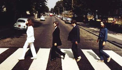 [Picture] Making History: The Shot Before The Beatles “Abbey Road” Iconic Cover