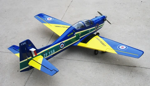 [Video] How To Land An RC Airplane With A Camera Safely 