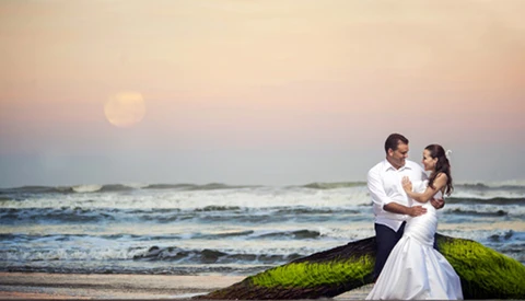 Trash the Dress Pictures with the Super Moon