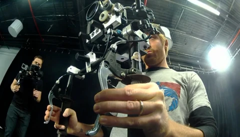 "Snap Focus" Pulls Focus On DSLRs Using Bicycle Brake Levers