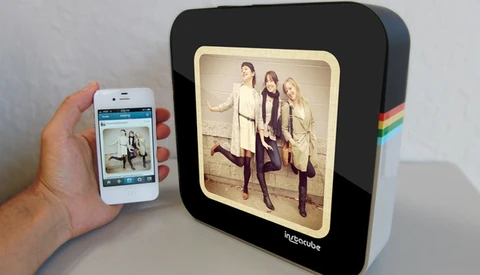 Instacube: The Beautiful Pictureframe That Streams Your Instagram Photos
