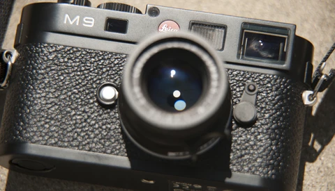 Reviewing the 'Ultimate' Mirrorless Camera: The Leica M9