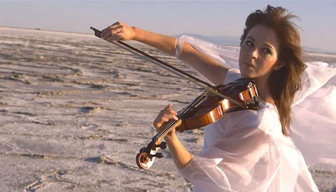 Go Behind The Scenes With Dubstep Violinist Lindsey Stirling As She Edits Her Own Music Video