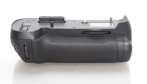 Affordable Nikon D800 Grip Option Now Going Pro Route with Magnesium