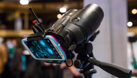 SnapZoom is the New Binocular Mount For Smart Phones 