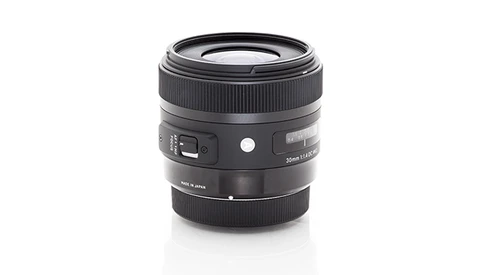 Fstoppers Reviews the Sigma 30mm f/1.4 DC HSM Prime Lens