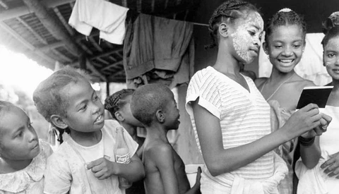 Prints for Prints Raises Money for Families to Have Photos