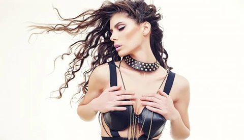 Vali Barbulescu Tries the New Fuji X100S