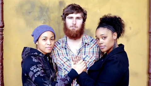 NYC Photographer Convinces Complete Strangers To Pose Together, With Charming Results