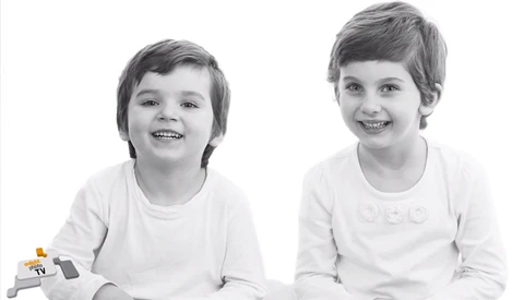 A Clever Idea for Getting a Good Photo Out of Your Kids... a Sound Trigger