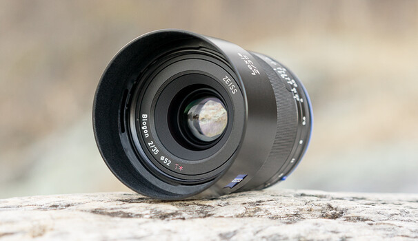 Fstoppers Reviews the Beautifully Crafted Zeiss Loxia 35mm f/2