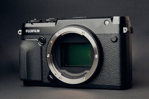 Fstoppers Reviews the Fujifilm GFX 50R: Medium Format for the