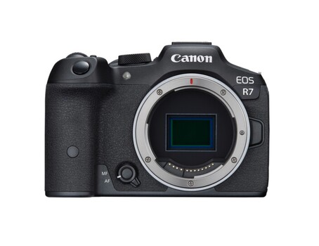 A Runaway Success for Canon': A Review of the Canon EOS R7