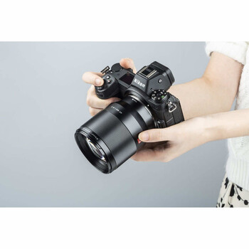 85mm f/1.8 Lens Outperforms f/1.4 for Most Photographers
