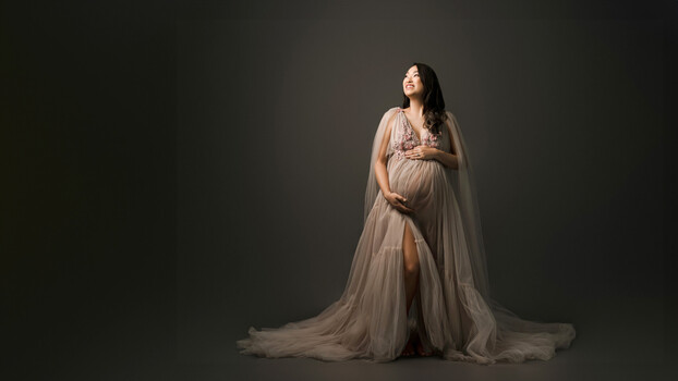 Why Posing Maternity Clients Starts Long Before You Pick Up Your Camera