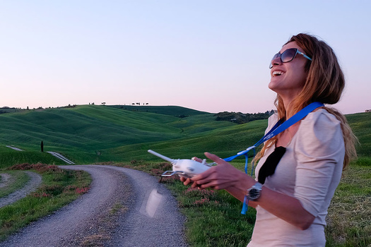 Phantom 3 Review - Gaia flying the Phantom 2 in the fields of Tuscany