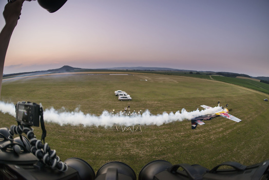 Photographer Captures Airplane in Flight With 30 Strobes | Fstoppers