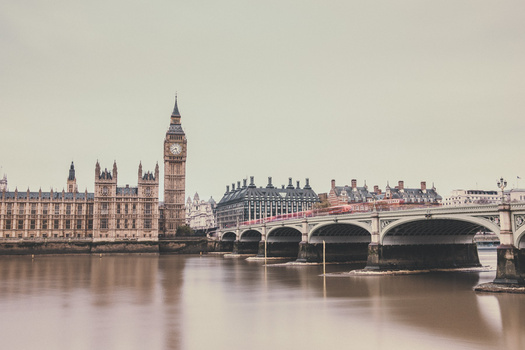 Fujifilm X-T2 with Fujifilm 23mm F2 WR (13 seconds, F10, ISO 200) River Thames at the Palace of Westminster, London