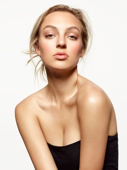 Fstoppers | Color Grade For Beauty, Fashion, and Portrait Retouching Fstoppers | Color Grade For Beauty, Fashion, and Portrait Retouching