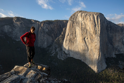 rock_climber_alex_honnold_stands_atop_el_capitan_free_solo_2