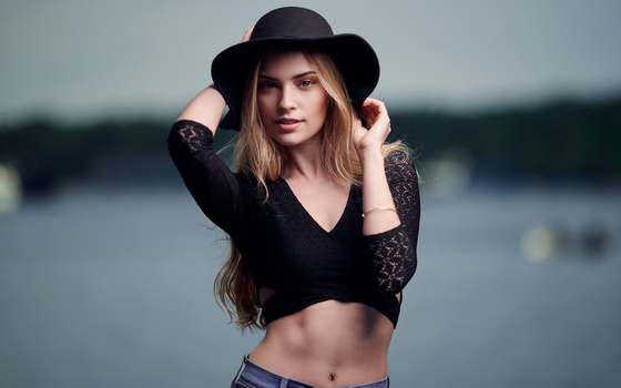 Example of another one light portrait setup. one-light-flash-flattering-portrait-lighting