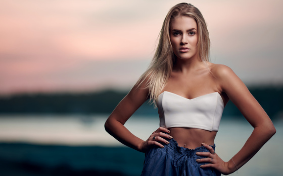 Shot at sunset with one light. sunset-flash-portrait-one-light-setup
