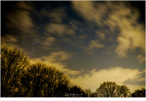 After midnight the clouds broke and showed a glimpse of the starry night sky. Although the constellations of Orion and Taurus are barely visible, comet 46P/Wirtanen isn't unless you know where to look. No Geminids meteors unfortunately (Sony A7R3 + FE 4/2