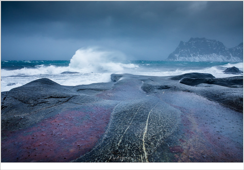Photographing with gale force 10+ at the Uttakleiv Beach at Lofoten was very exciting and challenging. Shot with the magnetic Kase polarization filter installed, to remove the reflection in the pools. (EOS 5D mark IV + EF24-70L @ 24mm | ISO400 | f/9 | 1/4