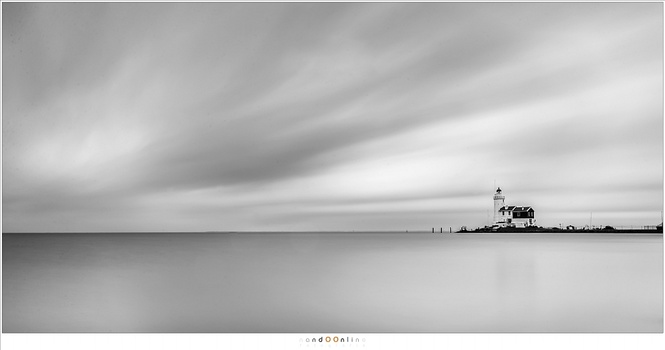 The Lighthouse 'Paard van Marken' in the Netherlands. Really long exposure times are perfect for a minimalistic approach. (Canon EOS 1Dx + EF24-70L @ 24mm | ISO100 | f/11 | 121sec with Big Stopper)