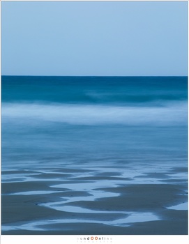 The North Sea at Opal Coast, shot with a long exposure to make the image a bit abstract. I did not use a ND filter because it was twilight already. (EOS 5D mark IV + EF70-200L @ 200mm | ISO50 | f/22 | 8 sec without any ND filter)
