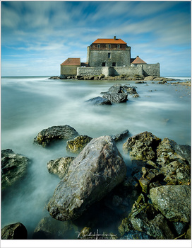 Mahon Castle, also know as the castle of Ambleteuse, in France. I wanted to catch the incomming tide with a bit of movement in the water. A ten stops ND filter was perfect for this (EOS 5D mark IV + EF16-35L @ 16mm | ISO100 | f/16 | 30 sec with Lee Big St