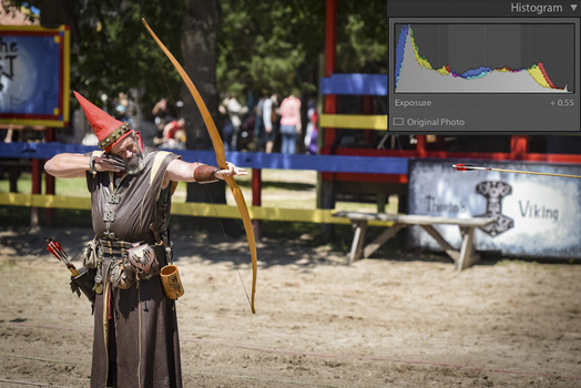 photo of an archer, with a histogram to illustrate the correct exposure