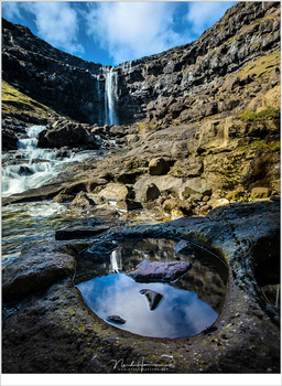 A small round pool that reflects the waterfall, worked perfectly as a foreground subject. If has also become the subject in the frame. (Canon EOS 5D4 + 16mm | ISO100 | f/11 | 1/8)