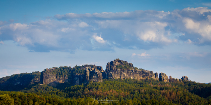 The beautiful rock formations of the Sächsische Schweiz in Germany. It is an amazing landscape to photograph (Canon EOS 5D4 + 114mm | ISO100 | f/8 | 1/200)