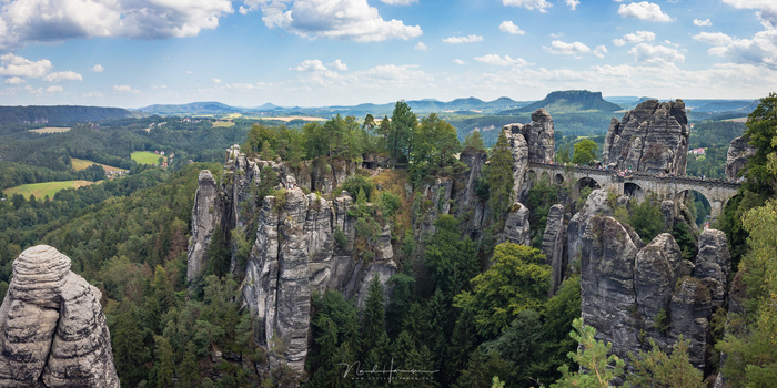 My smartphone has a shorter focal length compared to the X100t, and I managed to capture a wider scenery. This is also a panorama, made with my smartphone. (iPhone 6s | 4mm | ISO25 | f/2,2 | 1/8500 with -2EV | HDR function enabled)