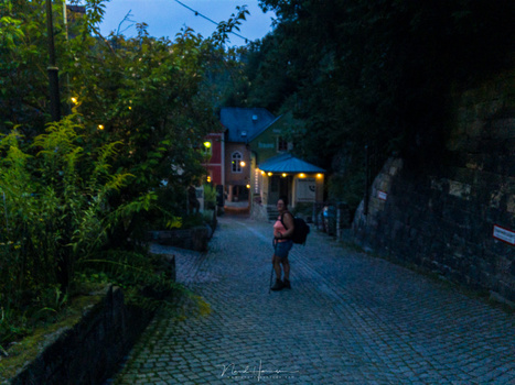 I captured my girlfriend when we entered the village of Schmilka, after a long hike. It was already getting dark, a situation that offered a real challenge for the smartphone. (iPhone 6s | 4mm | ISO40 | f/2,2 | 1/35 with -5,3EV | HDR function enabled)