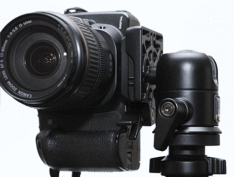 When a normal cameraplate is not connected secure enough, due to the weight of the camera and lens it could unintentionally rotate.