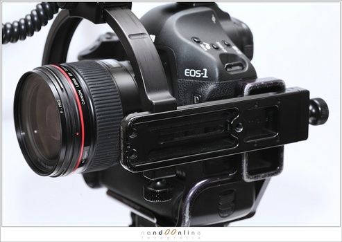 I once used a flash bracket for my wedding photography. The L-bracket made this modular system possible. Nowadays I use flash in a much more convenient way, without the need of these brackets.