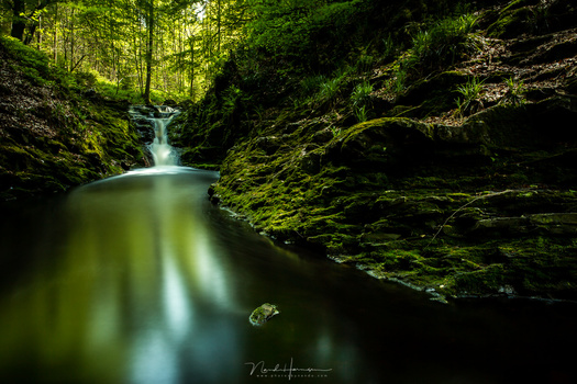 Looking at the color landscape photo, the small waterfall is something that catches our eye. But the bright reflections are also attracting attention. Somehow the photo does not have the impact it was expected when photographing the scenery. Finding out w