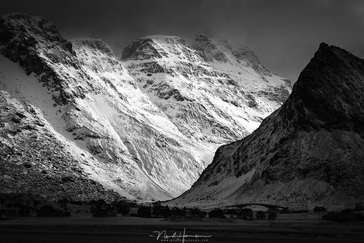 Some viewers called this photo Ansel Adams worthy. Although I would not dare to make the comparison myself, I do like the contrast in this photo I took at Lofoten some years ago, where the light was magnificent back then. (EOS 1Dx + 164mm | ISO200 | f/9 |
