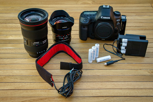 For night photography - stars and Milky Way - I often end up using a 16-35mm lens. If 16mm isn't wide enough, I can use the 12mm Laowa. Both have a f/2,8 aperture to capture enough light. This set is accompanied by a heat tape to prevent any dew or moistu