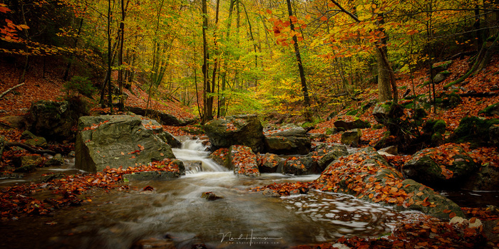 For this version I used a part of the water from the non-polarized photo, to have more detail in the water at the foreground. I used Photoshop for this, by using layers and masks.