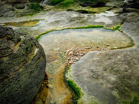 Besides not polarized and polarized, you can also meet in the middle; just a little bit of polarization. It can prevent from removing the water completely. After all, you want to show the water most of the times.